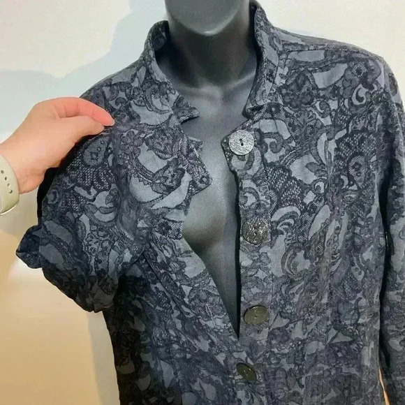 Color Me Cotton made in the U.S.A jacket with floral accents and button closure - Picture 2 of 7